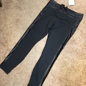 Fabletics leggings (Salar Statement)